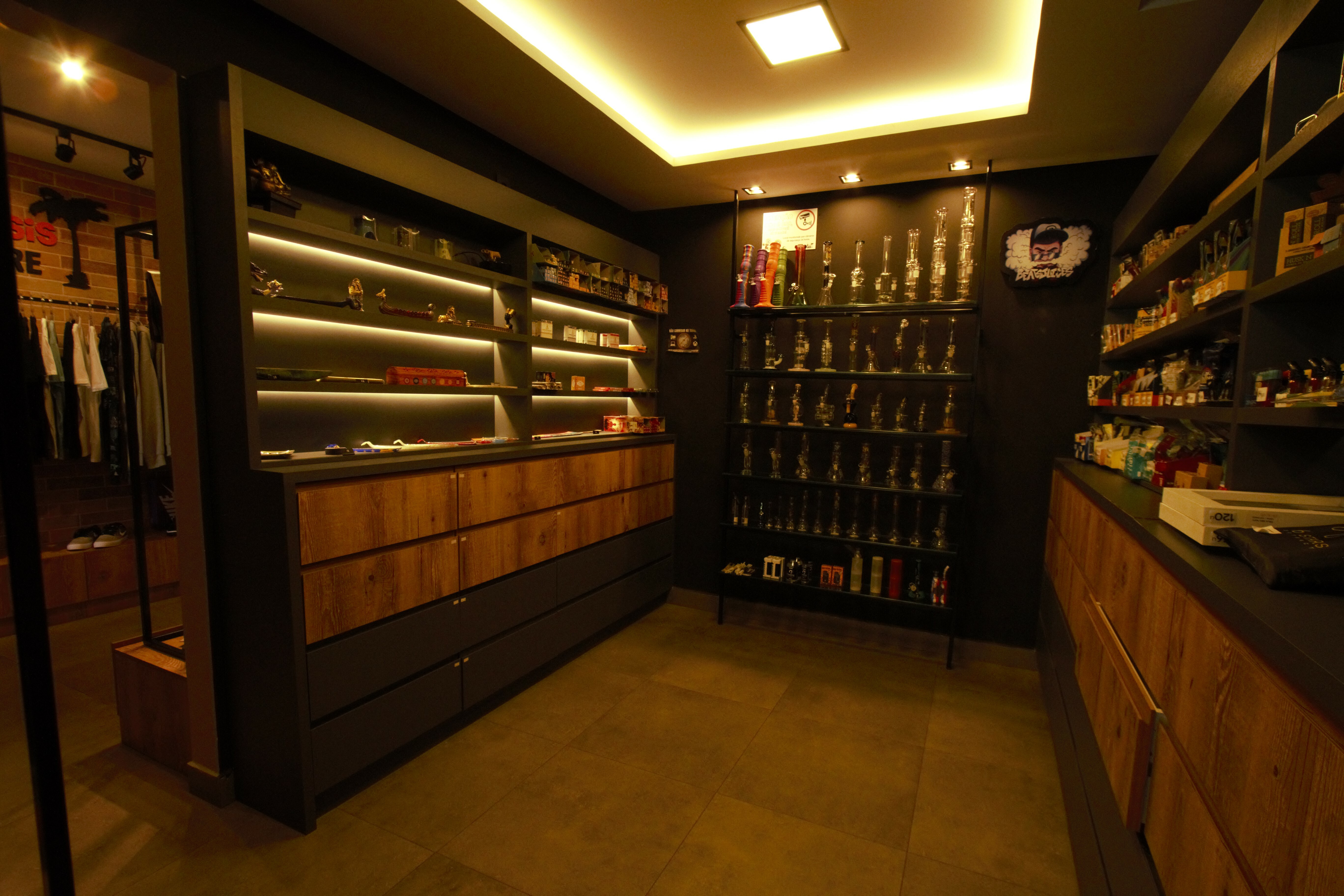 oasis headshop vitrine